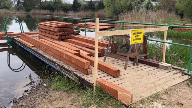 Gazeta Lubuska. Kłodawa. Remont pomostu nad jeziorem
