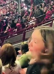 Il y a toujours une #bagarre à la clé #quand on #débat #football entre des #supporters hyper #passionnés… même s’il s’agit de #supportrices… à preuve !