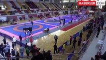 Güreş U15 Türkiye Şampiyonası Sivas'ta Başladı