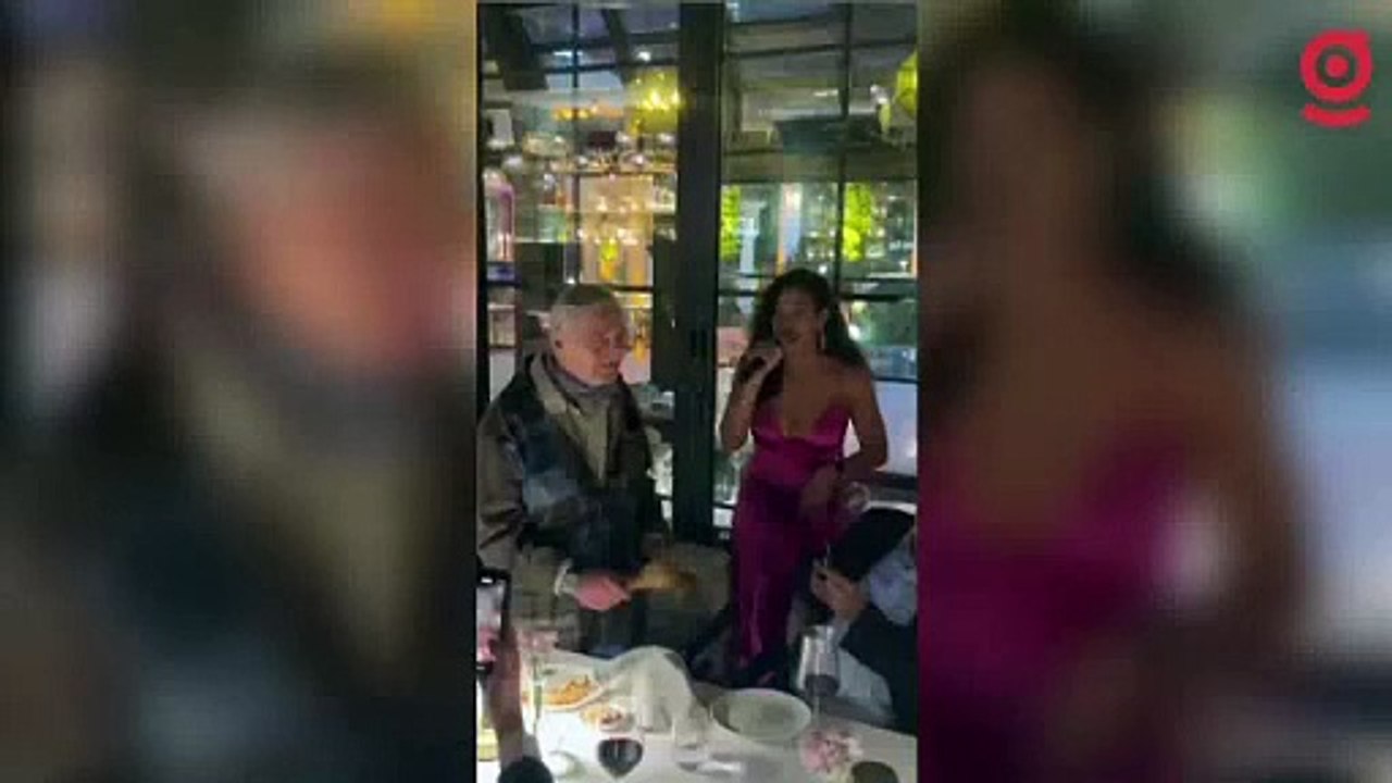 93 yaşındaki Rahmi Koç, Miami'deki 'Küba' gecesinde kurtlarını döktü, şarkı söyledi