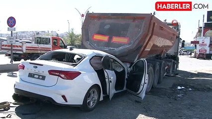 Ankara'da otomobil hafriyat kamyonuna çarptı: 1 ölü