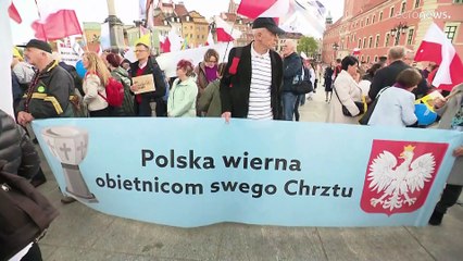 Az abortusztörvény liberalizálása ellen tüntettek Varsóban