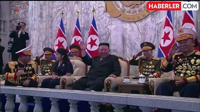 Kuzey Kore lideri Kim Jung-Un, sevgilisi olduğu iddia edilen pop yıldızı Hyon Song-wol ile görüntülendi
