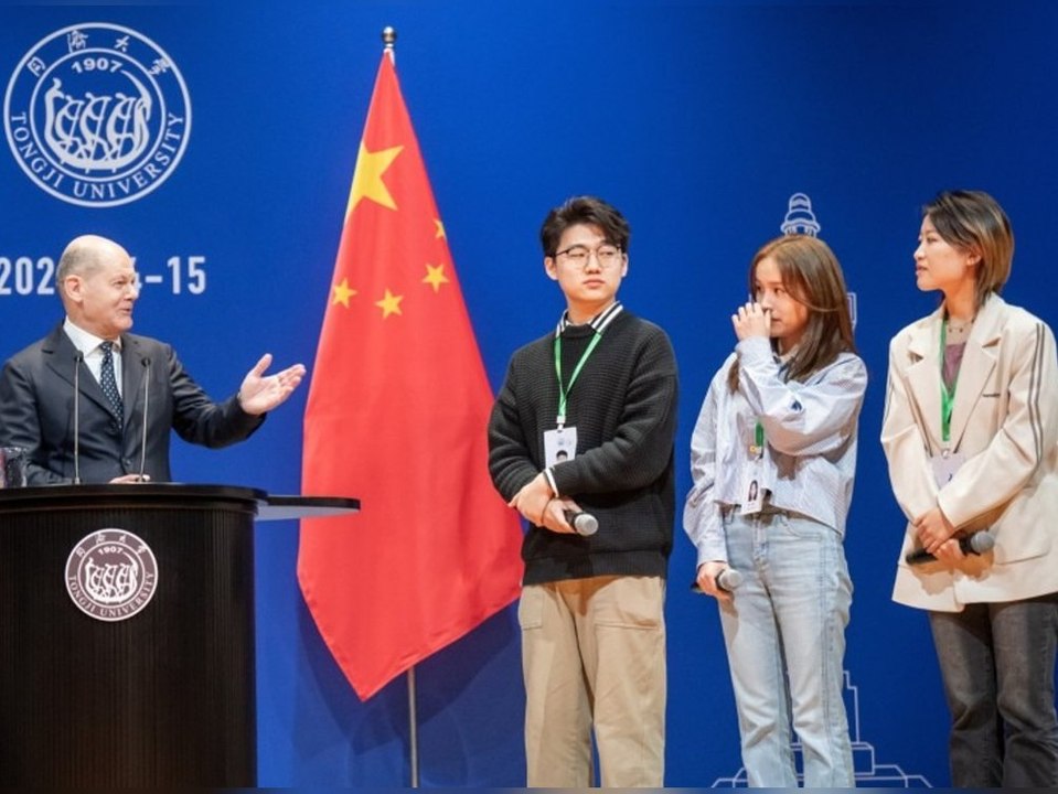 Scholz gibt chinesischem Studenten Cannabis-Tipps