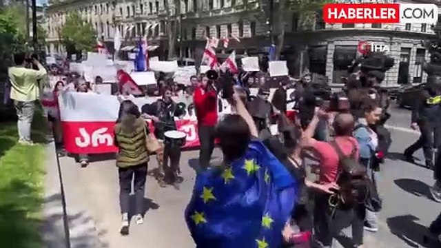 Gürcistan'da tartışmalı yasa tasarısı protesto edildi
