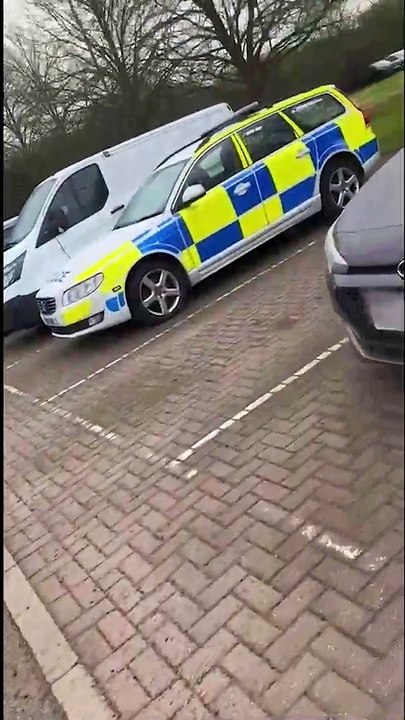cops-left-baffl-1167154