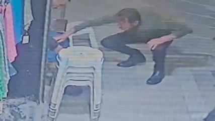 Bağcılar'da silahlı saldırı: Çay içerken bacağından vuruldu