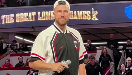 Travis Kelce Starts With Saying '' I Love You Taylor Swift During Live Podcast