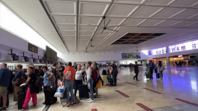 NAT-STORY1A-150424-ND-Protestors in the Canary Islands go in hunger strike against mass tourism