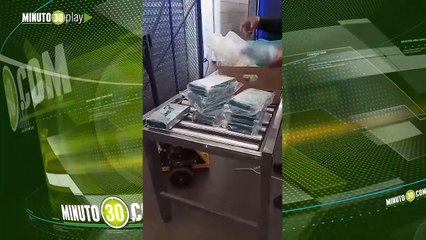 La Armada incautó cocaína camuflada en contenedor de bananos