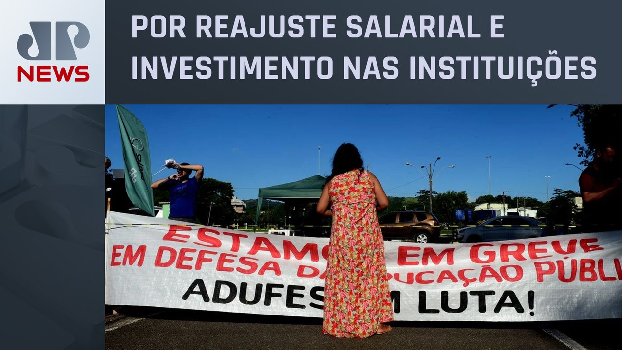 Professores de universidades federais entram em greve