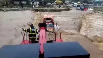 Yıldırım düştü, 55 kişi öldü