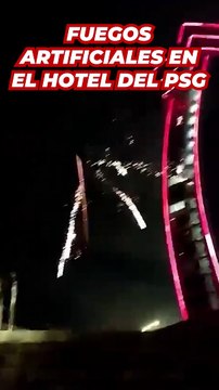 Fuegos artificiales de madrugada en el hotel del PSG