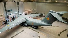 カザフスタン向けの最初のA400Mの準備プロセスを示すビデオ