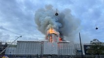 Tarihi binada korkutan yangın: Kulesi çöktü