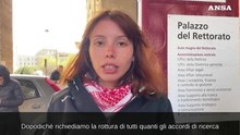 Due studentesse incatenate al Rettorato della Sapienza