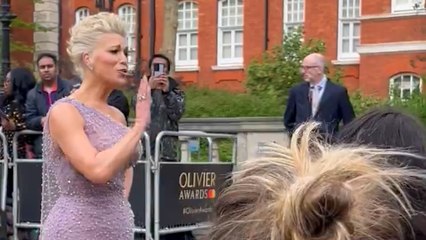 "Deja de pedirme que enseñe la pierna": la tajante respuesta de Hannah Waddingham a un fotógrafo