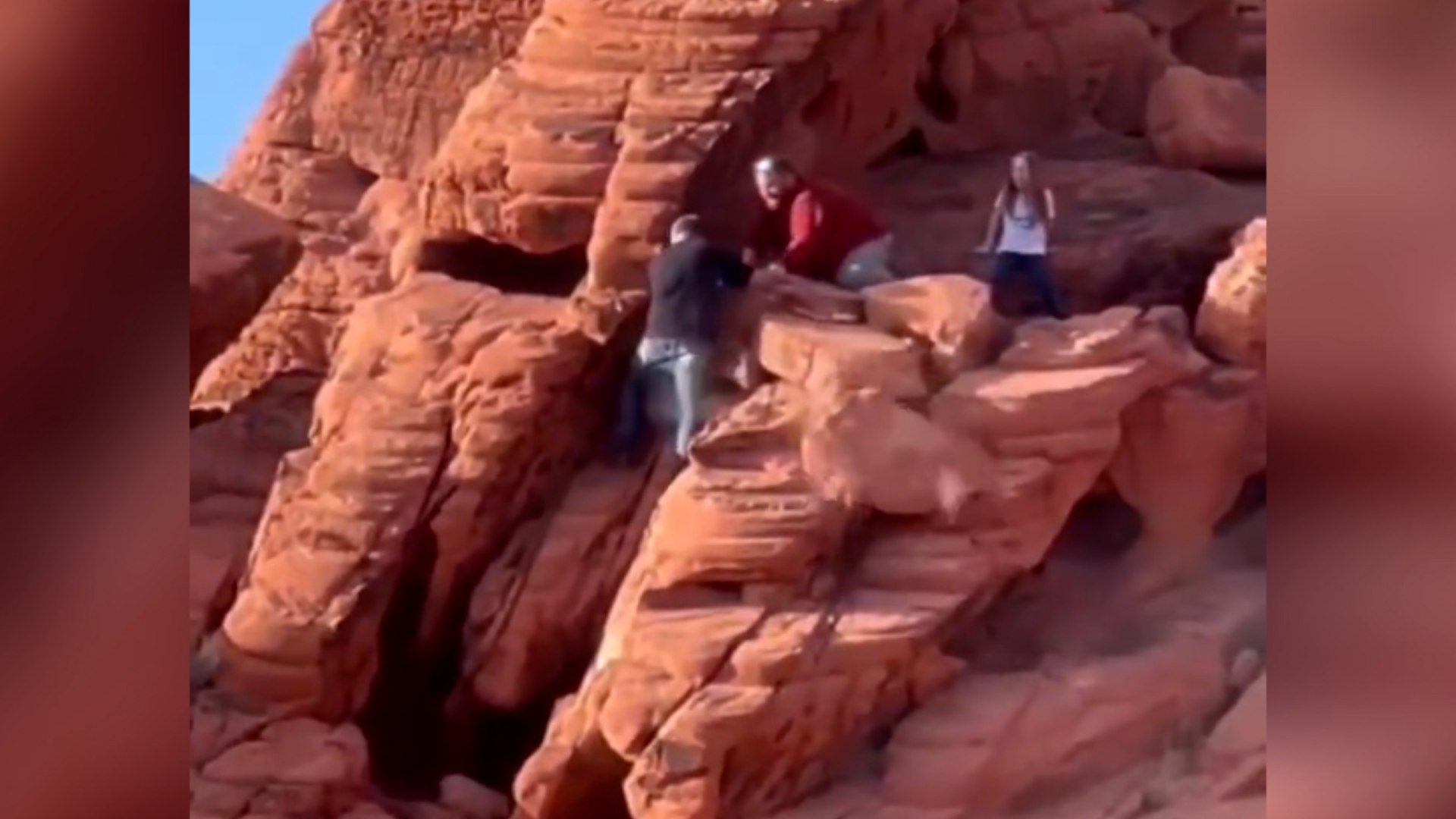 Se busca a estos dos hombres que despean varias rocas de millones de aos en un parque natural de EEUU