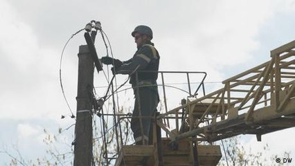 Ukraine: Front-line electricians risk lives restoring power