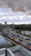 Incêndio de grande proporções atinge prédio histórico da Bolsa de Valores de Copenhague