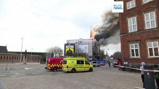 Un incendio provoca destrozos en la histórica Bolsa de Copenhague