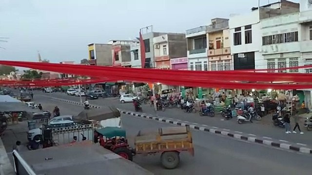 शोभायात्रा को लेकर भगवा रंग में रंगा बाजार