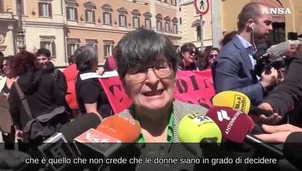 Manifestazione sull'aborto: "Il governo ci porta indietro di qualche secolo"