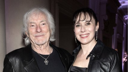 GALA VIDEO - Hugues Aufray, marié à Murielle, 45 ans de moins, ses doutes au début de leur relation : “Il faut qu’elle fasse sa vie…”