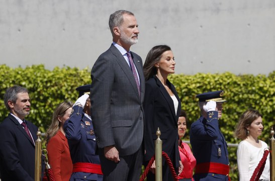 Los Reyes son despedidos con honores antes de su viaje de Estado a los Países Bajos