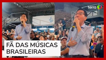 Embaixador da Coreia do Sul solta a voz em samba no Rio de Janeiro e viraliza