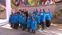 Vassieux-en-Vercors : Emmanuel Macron prend un moment avec des jeunes Drômois