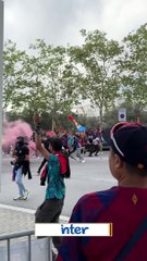 ¡Enfrentamiento entre la policía y los fanáticos del Fc Barcelona!