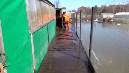 شاهد: الفيضانات تتسبب بغرق أكثر من 30 منزلًا في سيبيريا