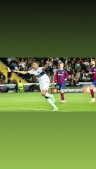 Le #PSG renverse le #Barça et file en #demies  #Paris réalise un exploit inédit pour un club français battu à domicile à l'aller.