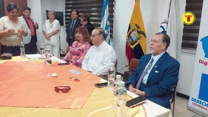 REPRESENTANTE DE LA COALICIÓN MUNDIAL DE PAZ MISIÓN DD. HH. CONDECORÓ A VARIOS PROFESIONALES