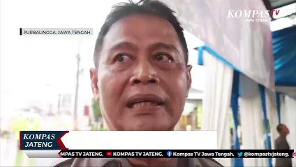 Hujan Deras, Kapolres Dorong Mobil Pemudik Mogok