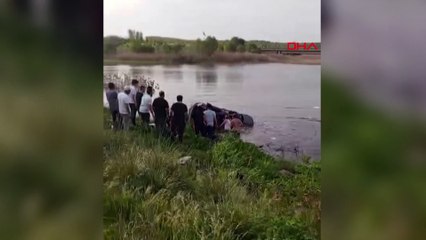 Büyükçekmece ‘de otomobil göle uçtu