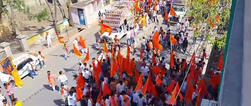 रामनवमी पर गाजे-बाजे के साथ निकाली जा रही भव्य शोभायात्रा
