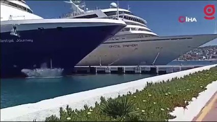 Dev gemi iskeleye böyle çarptı