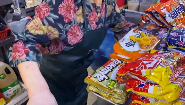 KOREAN EGG NOODLES ( RAMYEON ) - KOREAN STREET FOOD