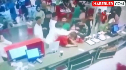 Siparişi değiştirme isteğini reddeden garsona tekmeli tokatlı saldırı