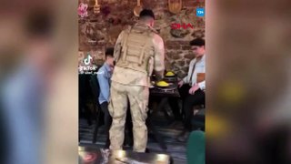 İstanbul Valiliği'nden askeri üniformalı restoran servisi açıklaması: 3 kişi sınırdışı edilecek