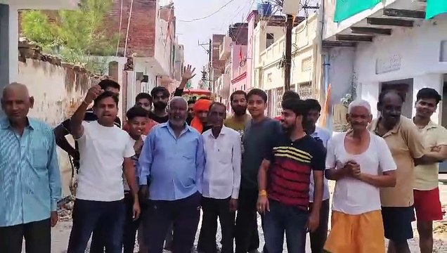 सडक़ नहीं तो वोट नहीं, लोगों ने किया प्रदर्शन, कहा- मतदान का करेंगे बहिष्कार