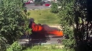 Camião sem condutor percorre estrada de Madrid em chamas