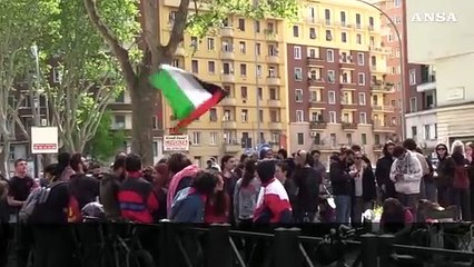 Sit-in degli studenti della Sapienza al Tribunale di Roma