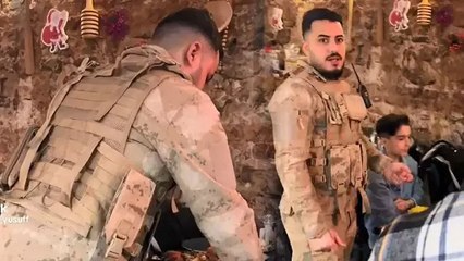 Beyoğlu'nda askeri üniforma ile servis yapılan restoranda 3 kişi gözaltına alındı