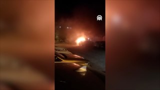 İstanbul'da park halindeki 3 otomobil yandı