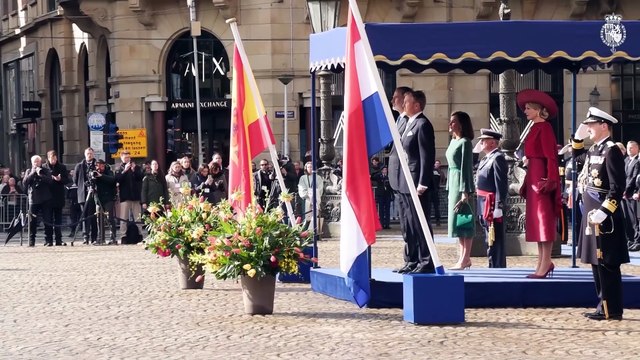 Los Reyes de los Países Bajos reciben con honores al rey Felipe y la reina Letizia