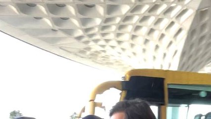 एयरपोर्ट पर महेंद्र सिंह धोनी को मिला VIP ट्रीटमेंट, फैंस ने दिया ऐसा रिएक्शन