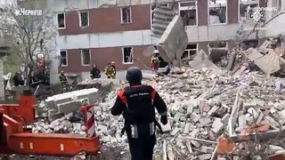 فيديو: مقتل 14 أوكرانيًا في قصف روسي استهدف مبنى سكنيًا في تشيرنيهيف